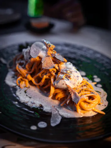 Tagliolini à la burrata et à la truffe noire